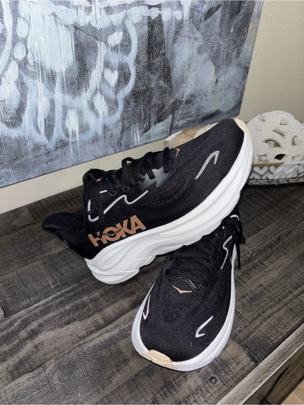 HOKA Women's Clifton 10 running shoes SZ 9B